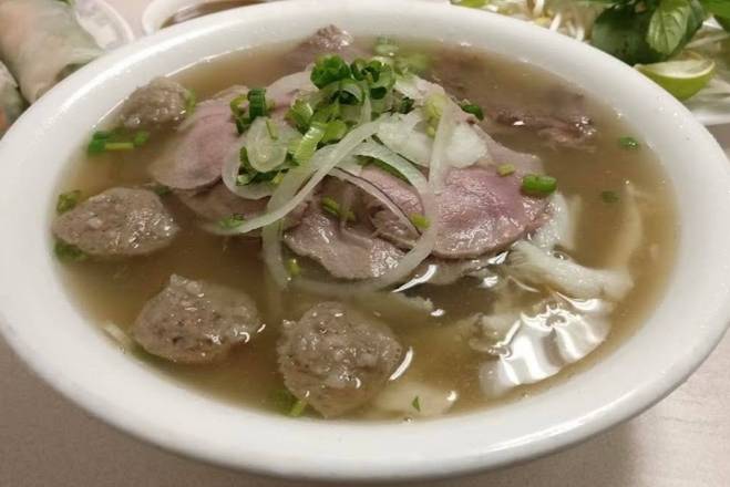 04. Beef Rice Noodle Soup and Beef Balls 生牛肉丸粉